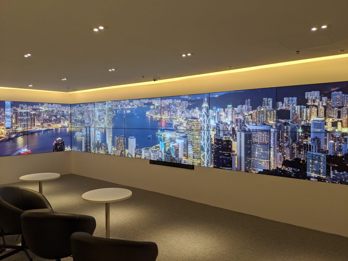 Certis03_9x2videowall